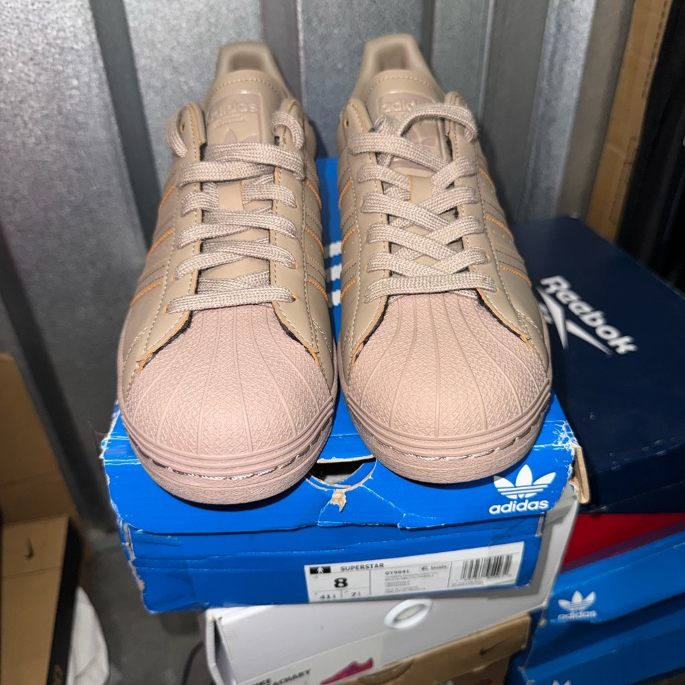 Adidas Superstar Shell Toe Tan sneakers size 8men rare find NEW - Picture 5 of 5